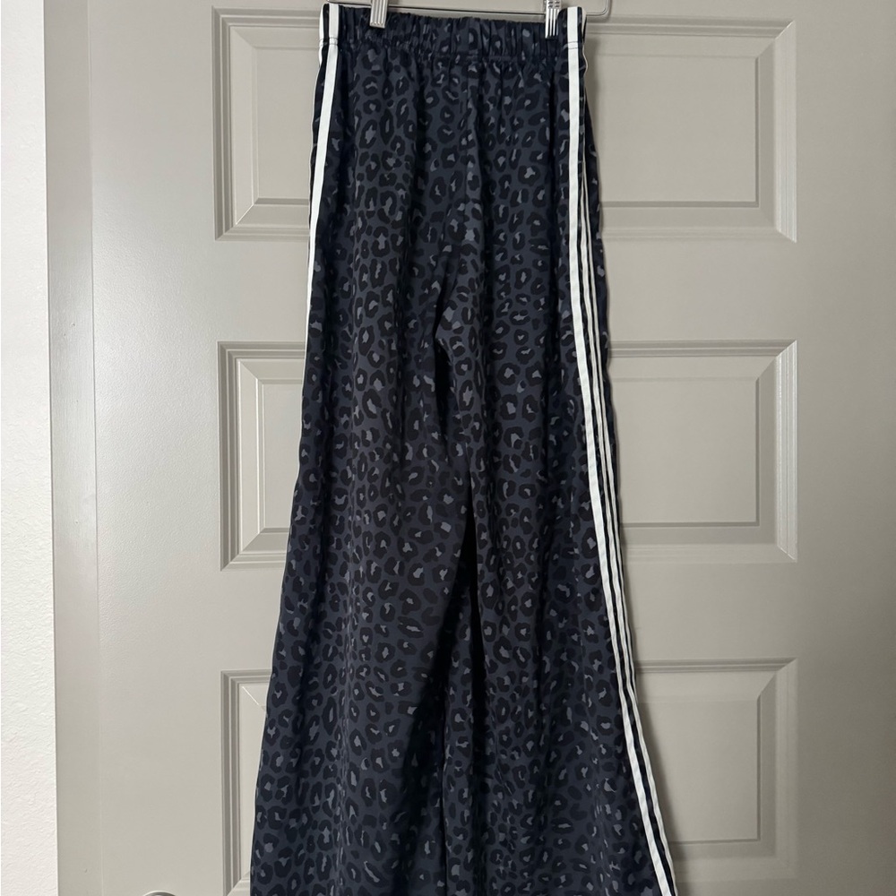 Adidas Satin Firebird Track Pants Leopard - SHORT - Picture 5 of 5